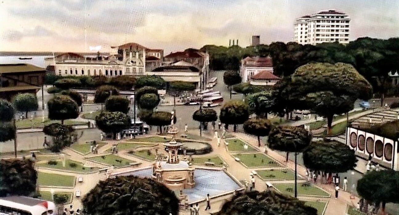 Praça Oswaldo Cruz. Cartão postal da década de 1950. Ed. A Favorita.