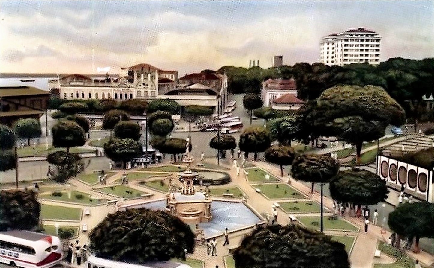 Praça Oswaldo Cruz. Cartão postal da década de 1950. Ed. A Favorita.
